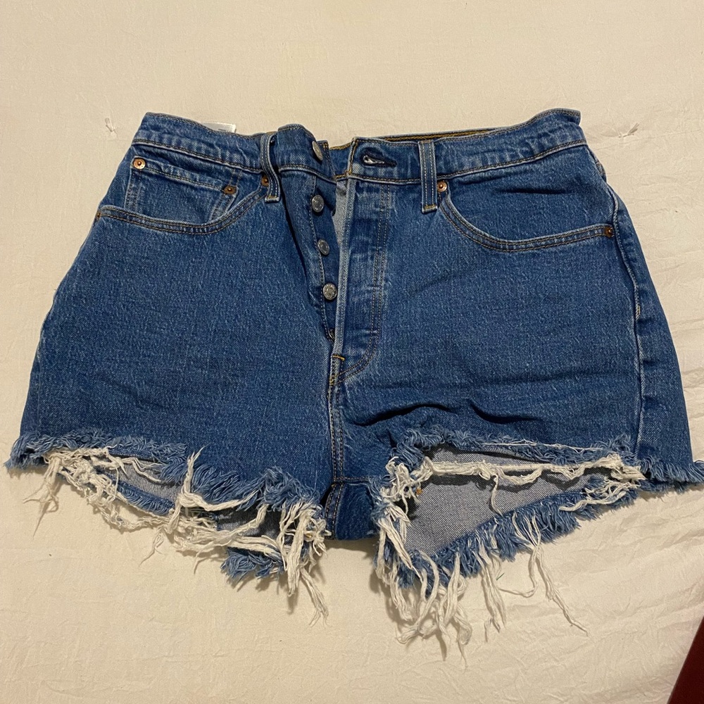 Levi Shorts - Picture 2 of 2